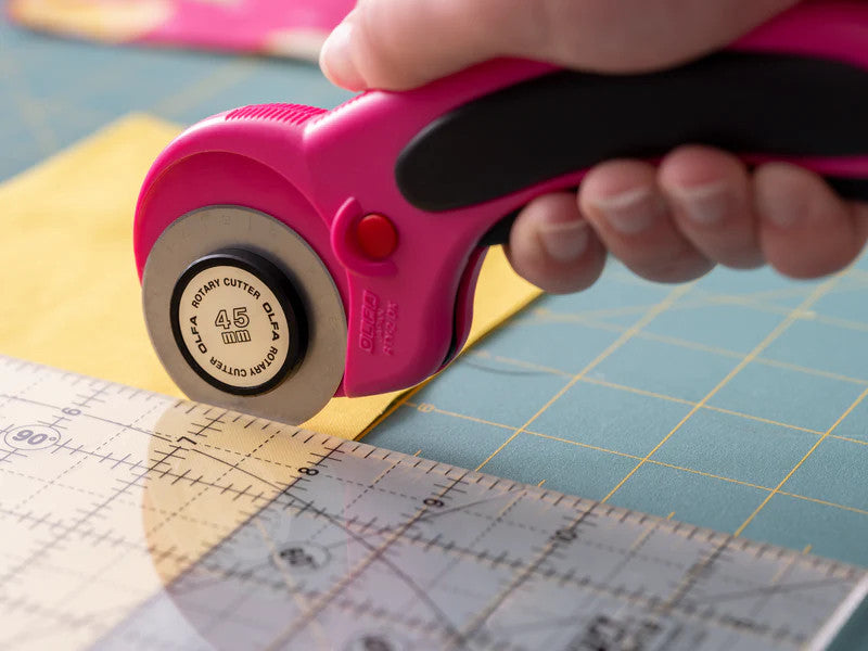 Olfa 45mm Ergonomic Rotary Cutter - Magenta