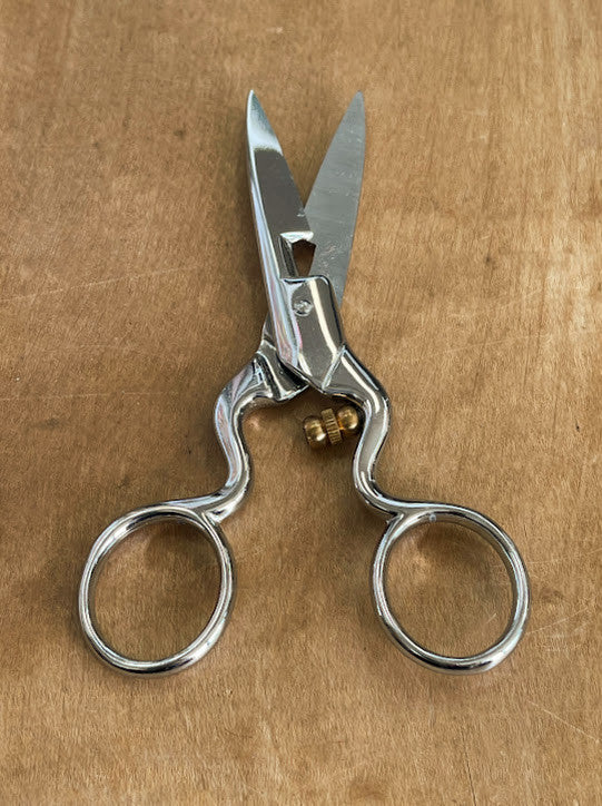 Gingher Buttonhole Scissors - 4.5"_detail