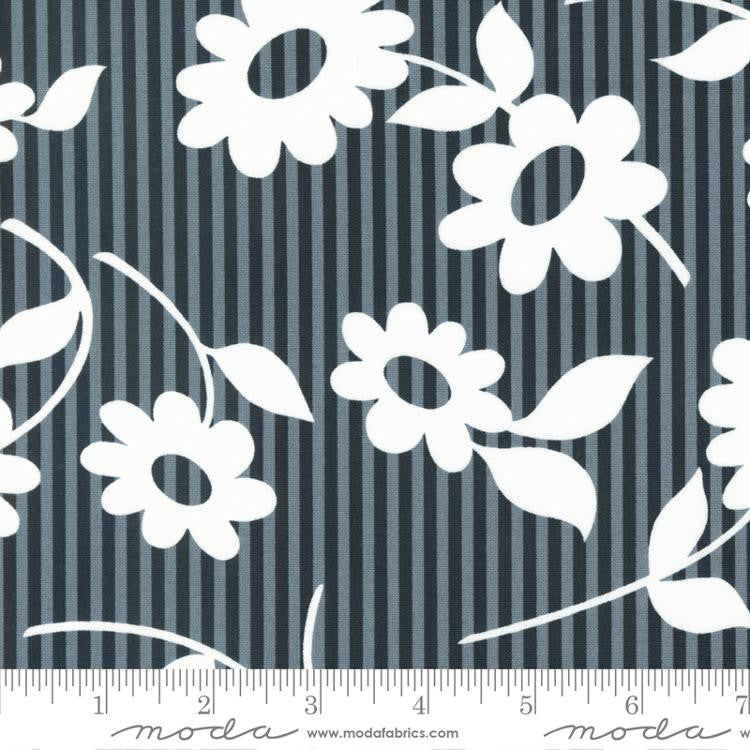 Concrete Jungle - Mod Daisy Asphalt - Moda