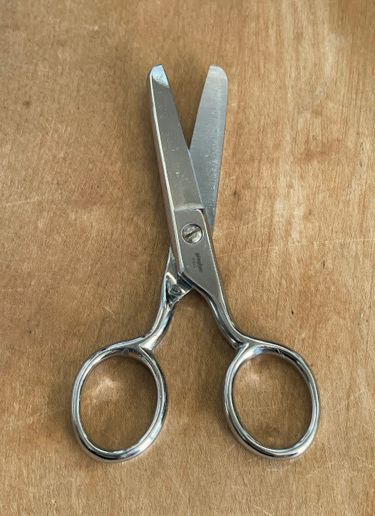 Gingher Rounded Pocket Scissors - 4"_detail